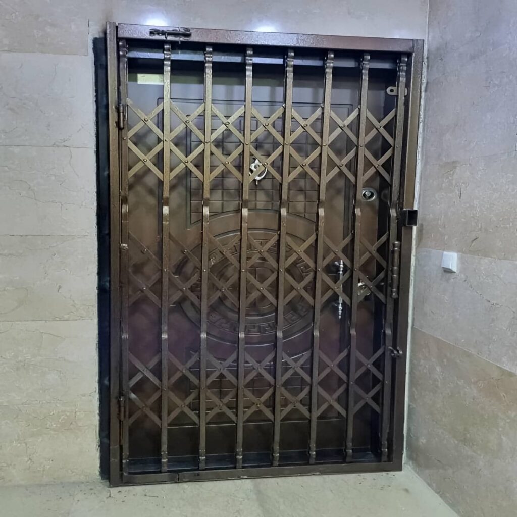 گارد آکاردئونی ورودی آپارتمان