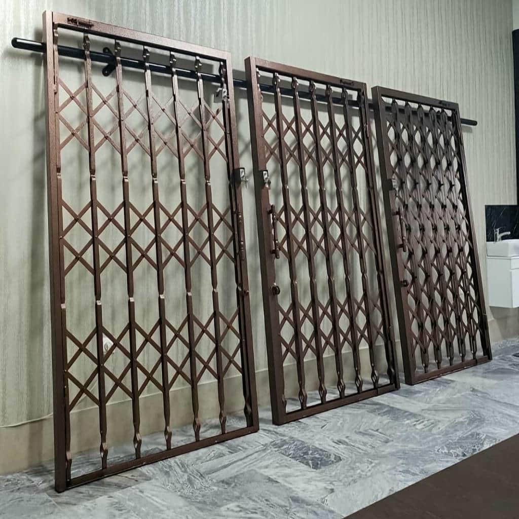 حفاظ آکاردئونی نمای ورودی