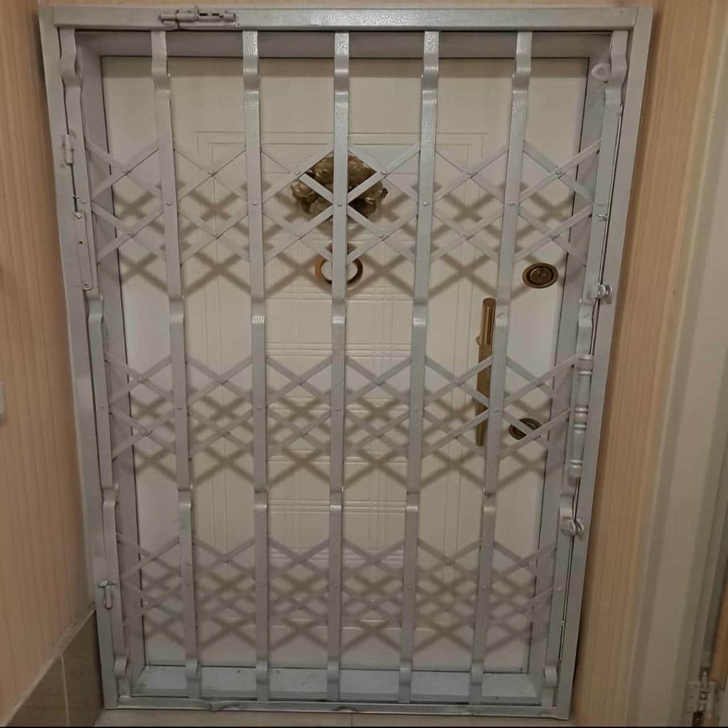 گارد آکاردئونی ورودی ساختمان