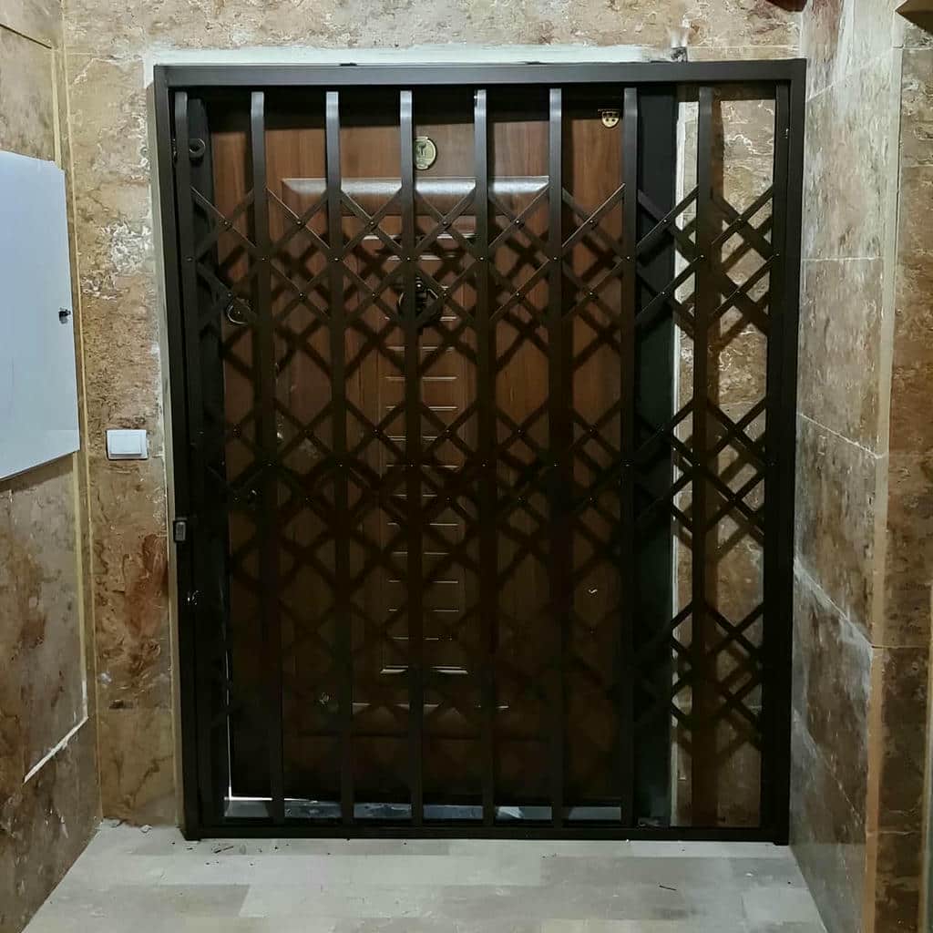 حفاظ کشویی ورودی ساختمان