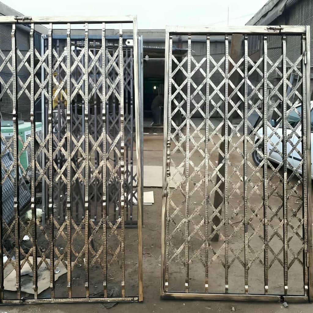 درب آکاردئونی نمونه اجرای ورودی باغ