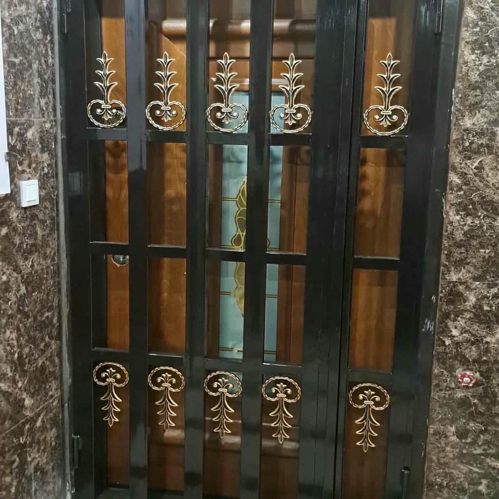 حفاظ کرکره ای فلزی ورودی ساختمان