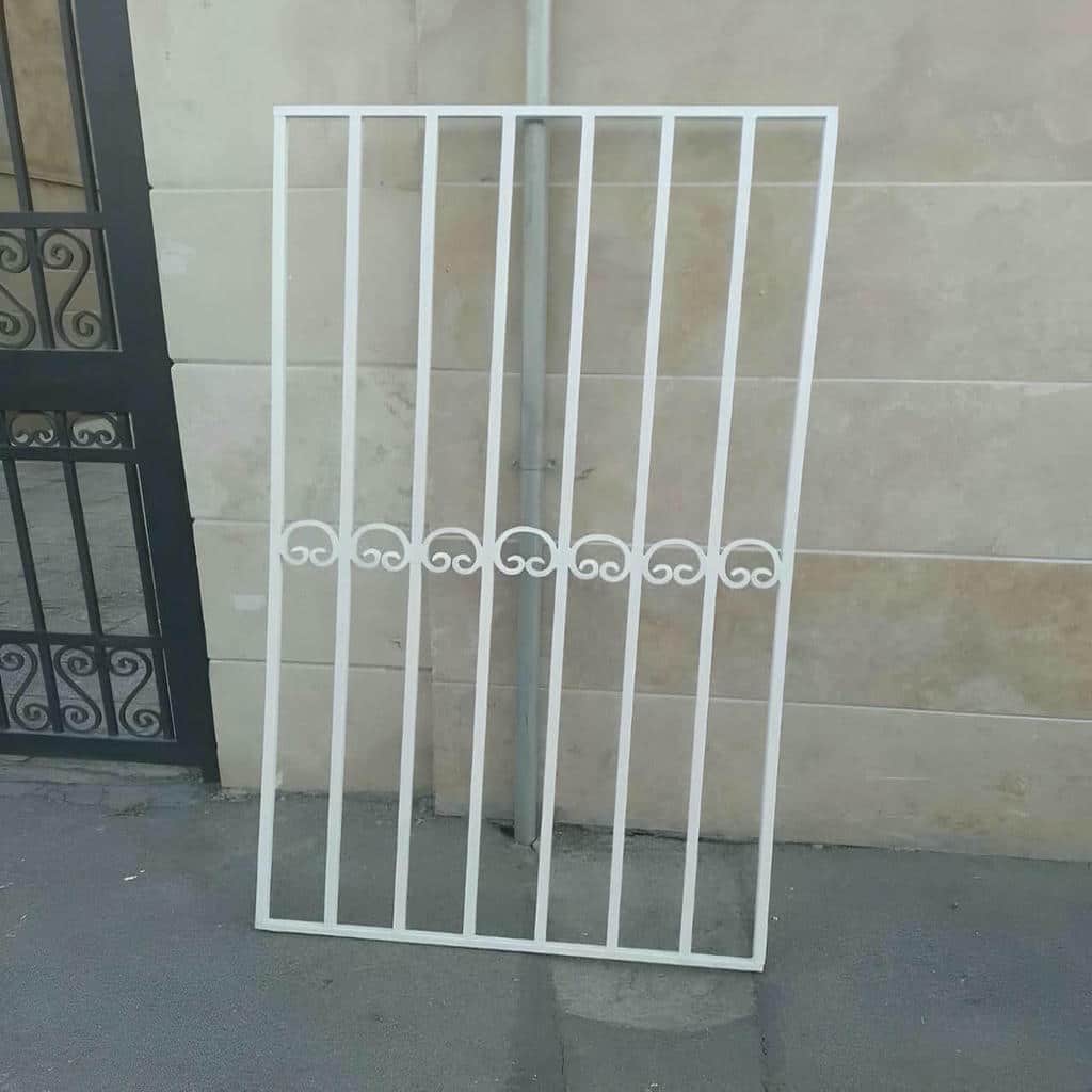 محافظ پنجره فرفورژه مدرن