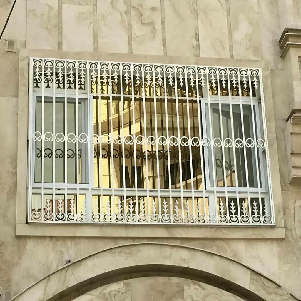 محافظ پنجره آپارتمان با پوشش مقاوم