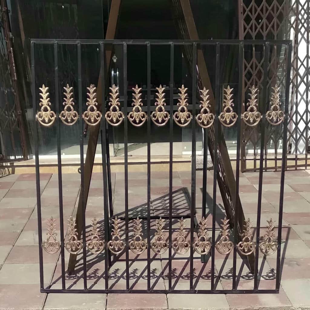 نرده پنجره آهنی ساختمان مدرن