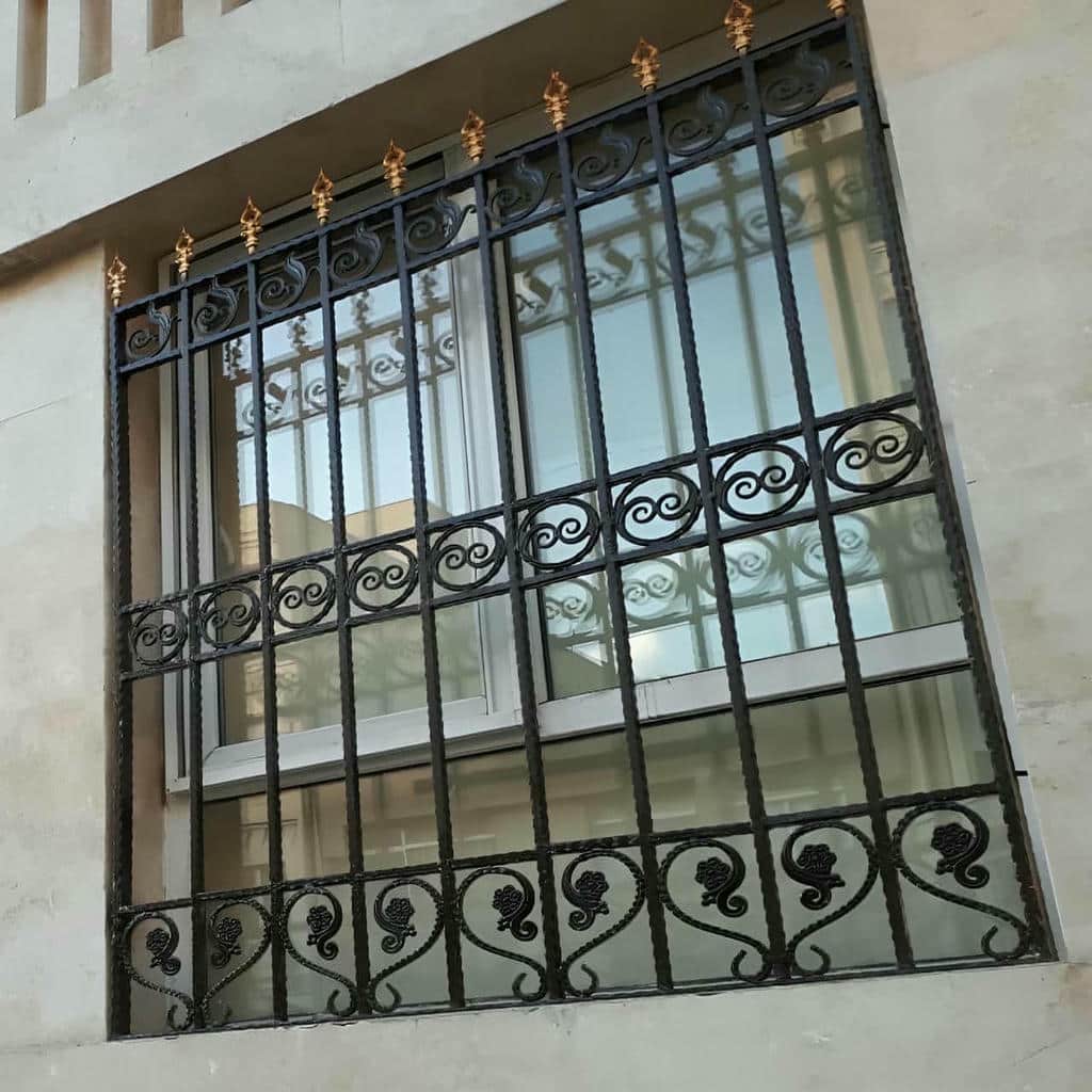 نرده پنجره آهنی ساختمان
