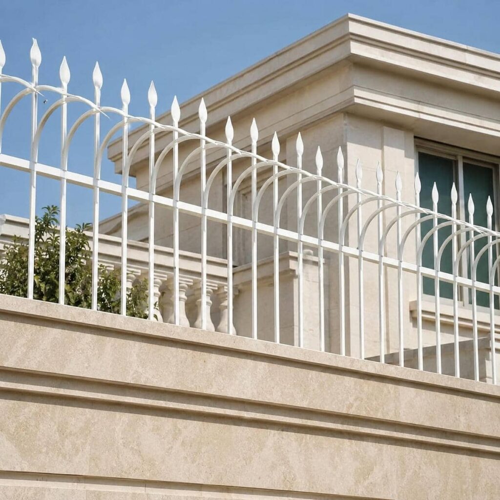 حفاظ سرنیزه ای با تراکم مناسب حفاظ سرنیزه ای با تراکم مناسب