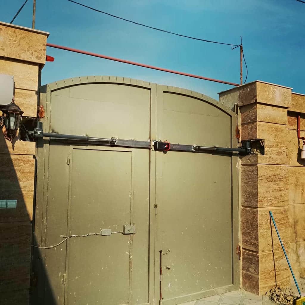 بسته بندی جک درب پارکینگ همراه ریموت کنترل بسته بندی جک درب پارکینگ همراه ریموت کنترل