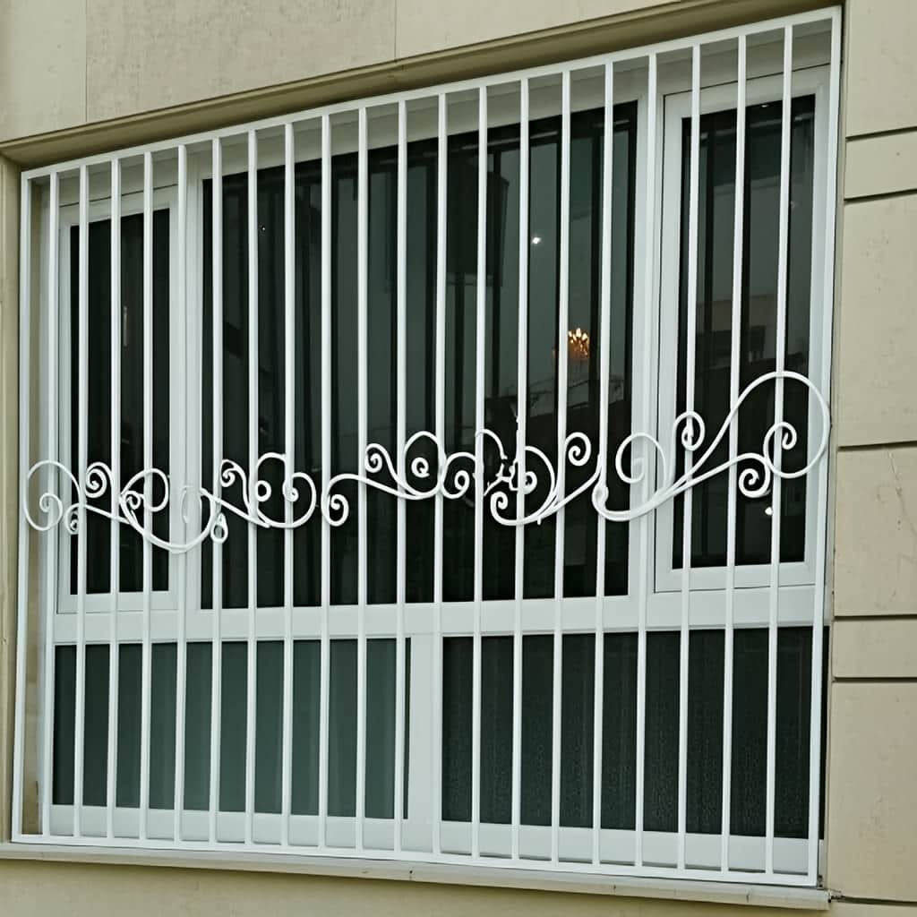 جزئیات پرداخت صاف محل اتصال قاب فلزی