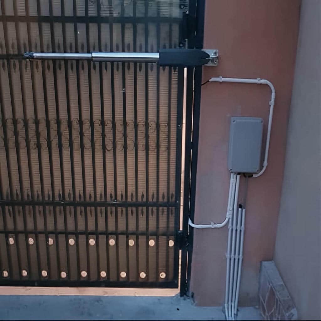 جک درب پارکینگ با محفظه محافظ زیر سایبان