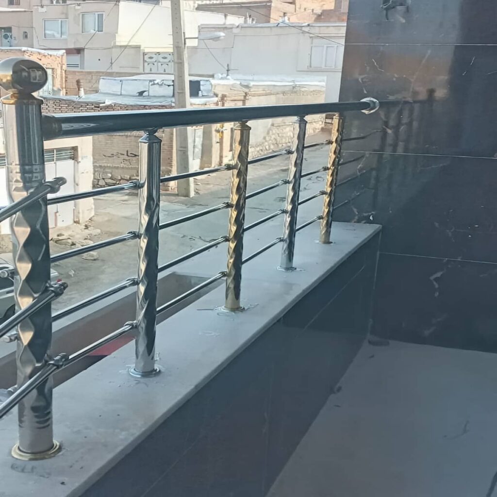 حفاظ تراس سفید با سطح صاف و گوشه گرد حفاظ تراس سفید با سطح صاف و گوشه گرد