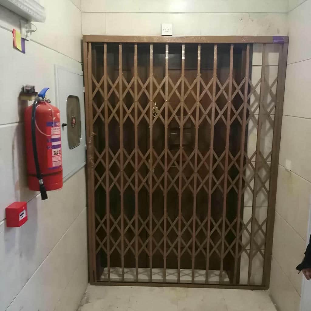 حفاظ درب آکاردئونی مشکی با ریل روان در قزوین