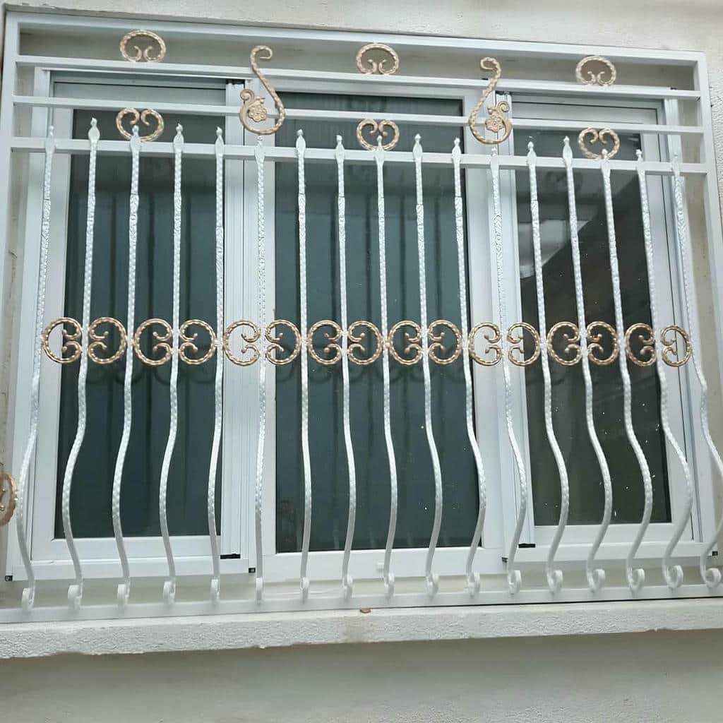 حفاظ پنجره طوسی مقابل پنجره همکف مسکونی حفاظ پنجره طوسی مقابل پنجره همکف مسکونی