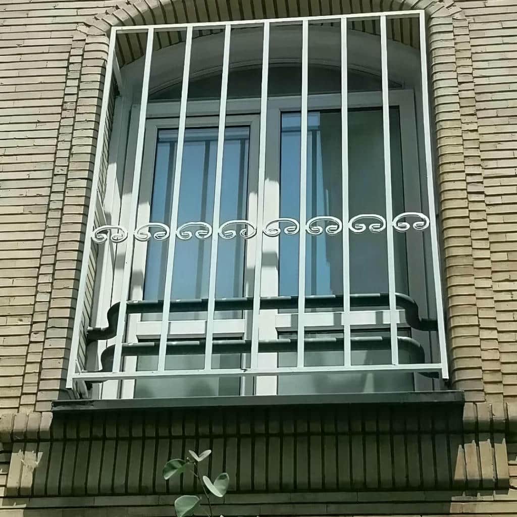 حفاظ پنجره فرفورژه برای امنیت خانه حیاط دار