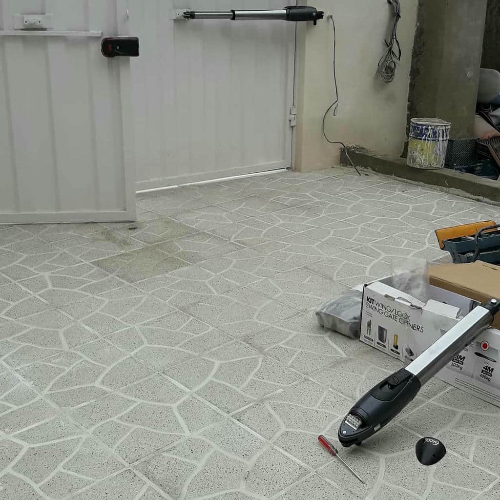 دربازکن برقی پارکینگ با ریموت مشکی در کرج