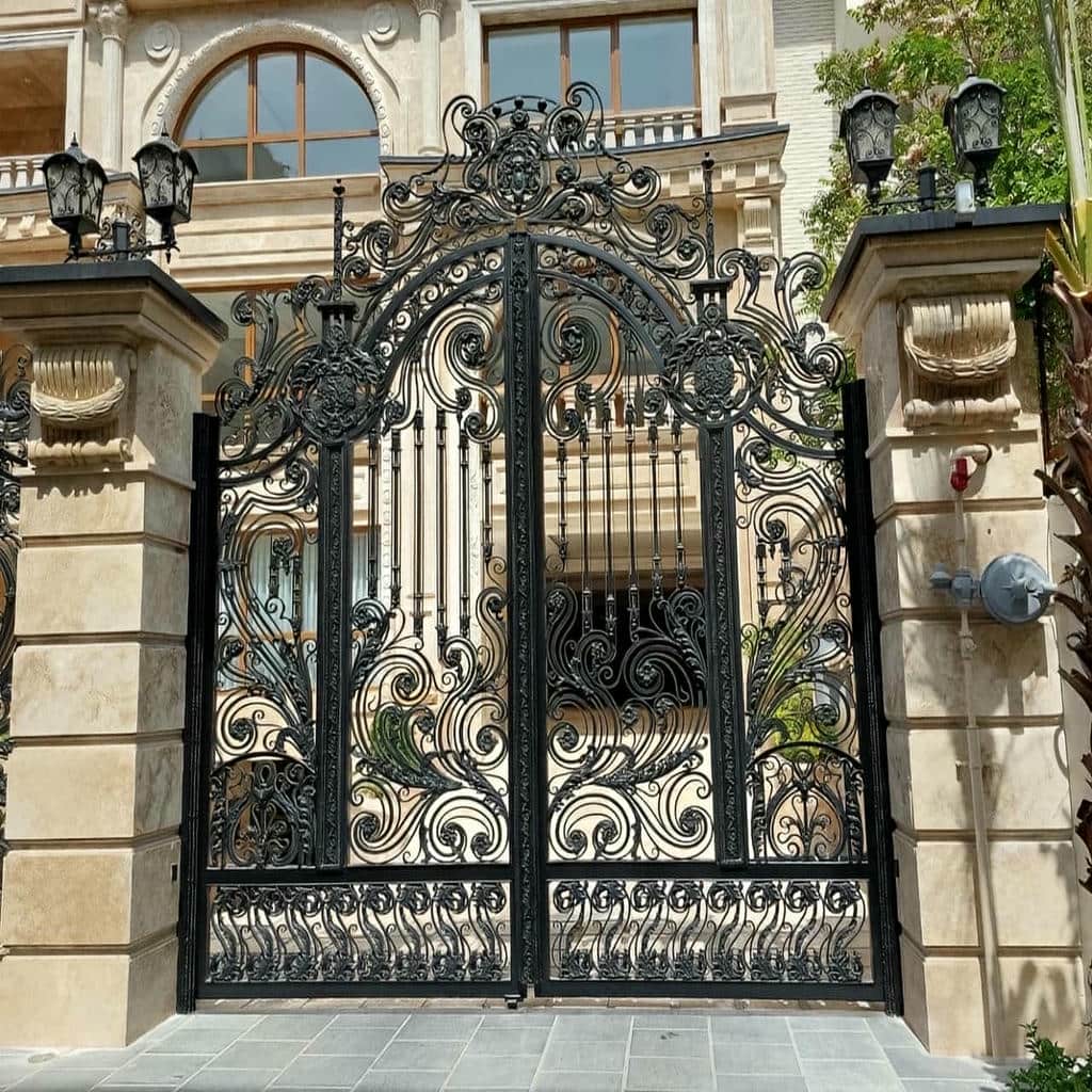 درب حیاط سبز تیره در استان اردبیل با پنل پوشیده