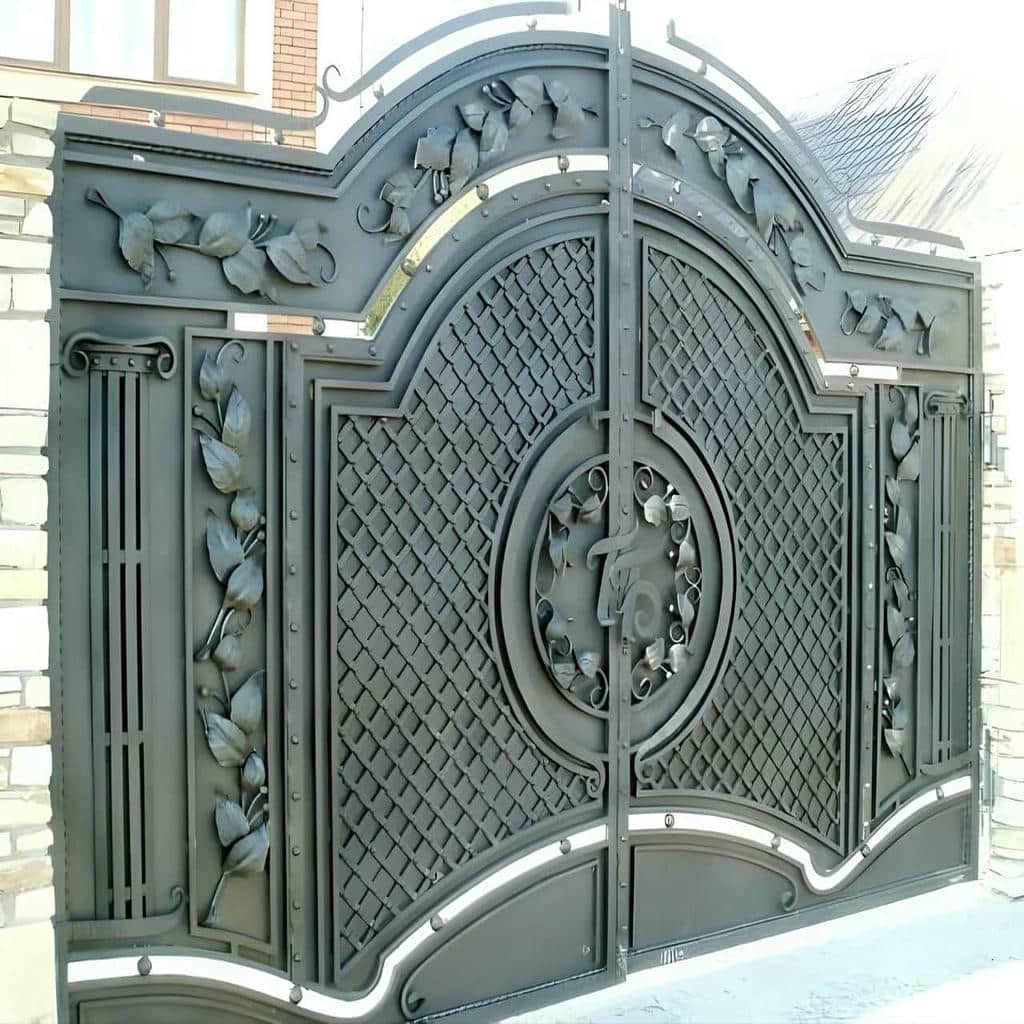 درب حیاط مشکی در خرم آباد با دستگیره بلند