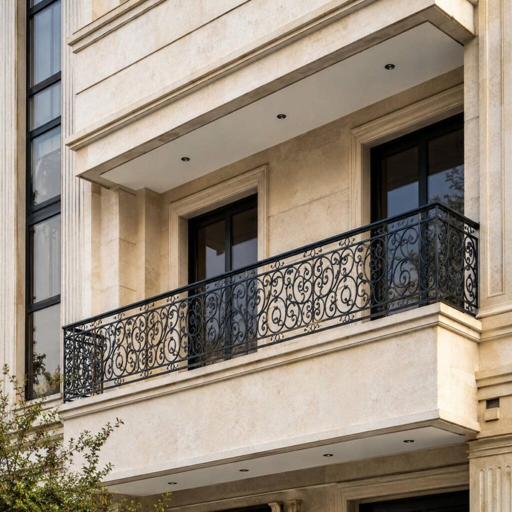 دست انداز فلزی کرم با پوشش یکدست و صاف