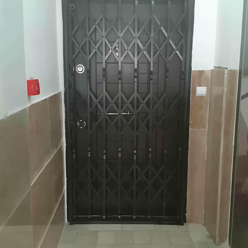 ریل فلزی محافظ تاشو با چرخ جانبی خاکستری