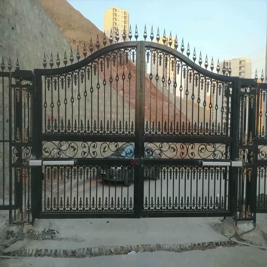 قفل برقی نصب شده بر لنگه فولادی ورودی قفل برقی نصب شده بر لنگه فولادی ورودی
