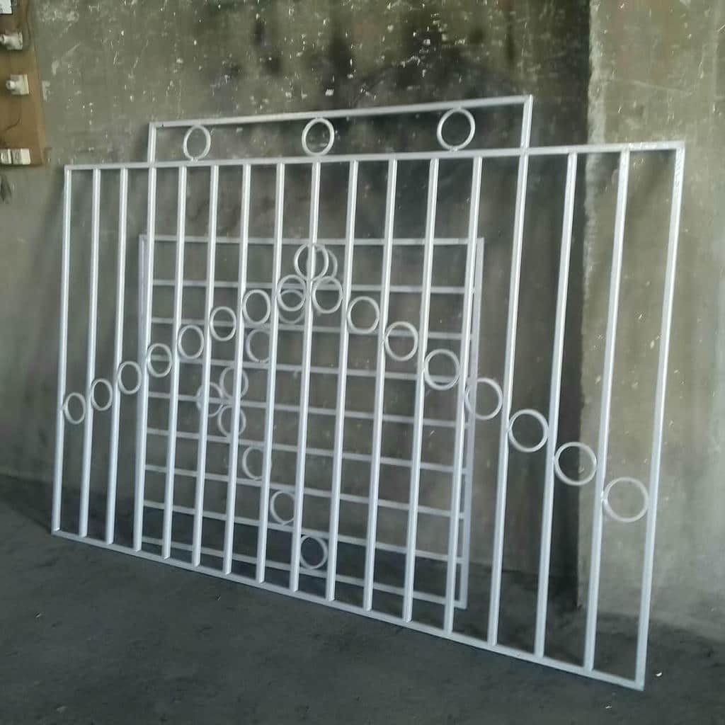 محافظ آهنی پنجره با پوشش مات و یکدست
