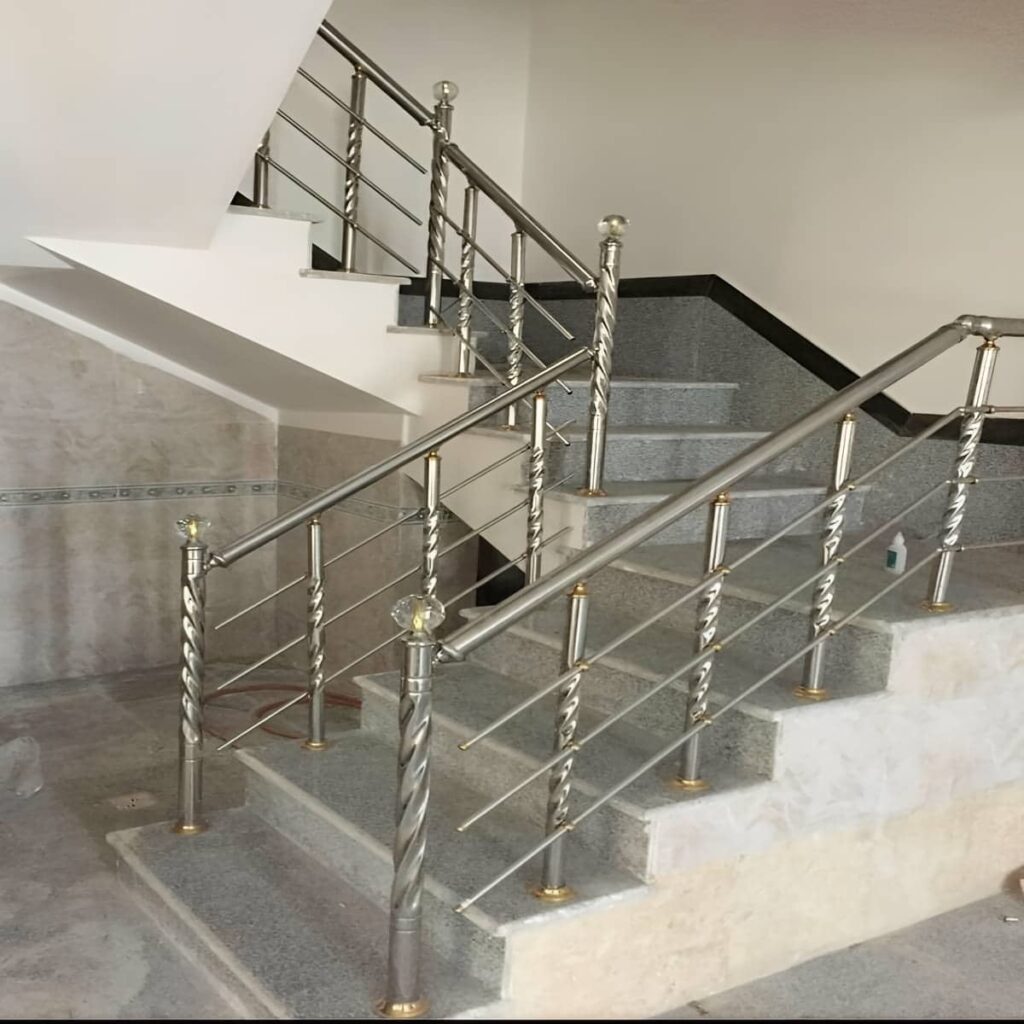 هندریل استیل گرد با اتصال دیواری صیقلی