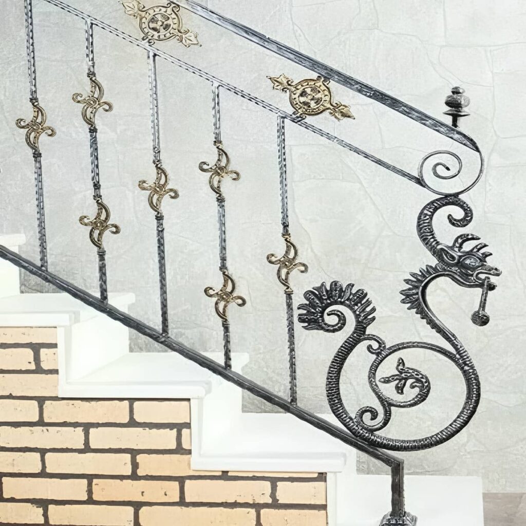 هندریل سرتاسری روی پلکان عریض با سنگ روشن