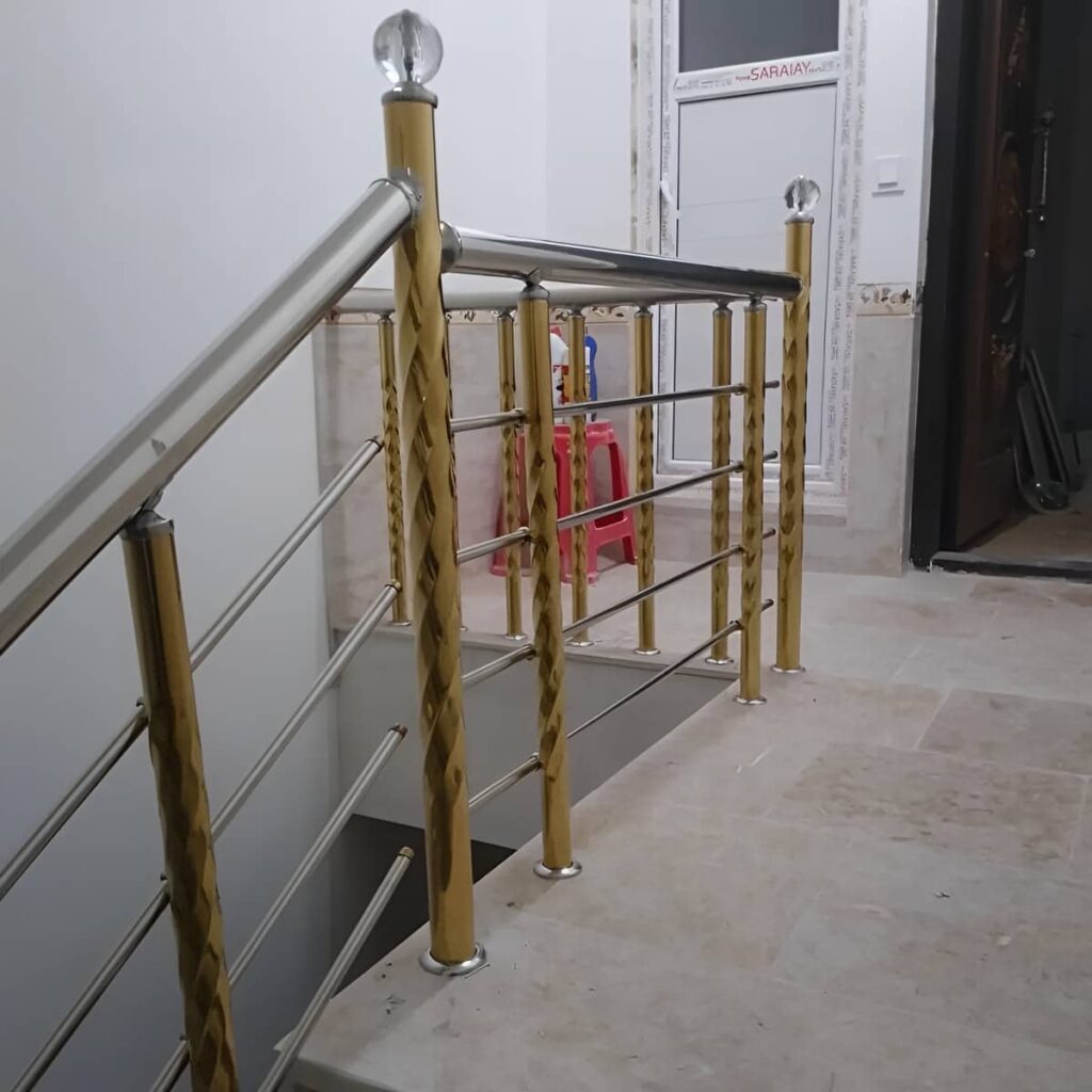 هندریل پیوسته استیل کنار پاگرد پرتردد آپارتمان