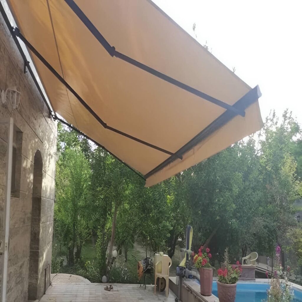 پوشش بازویی سفید کنار آیفون مجتمع استان ایلام