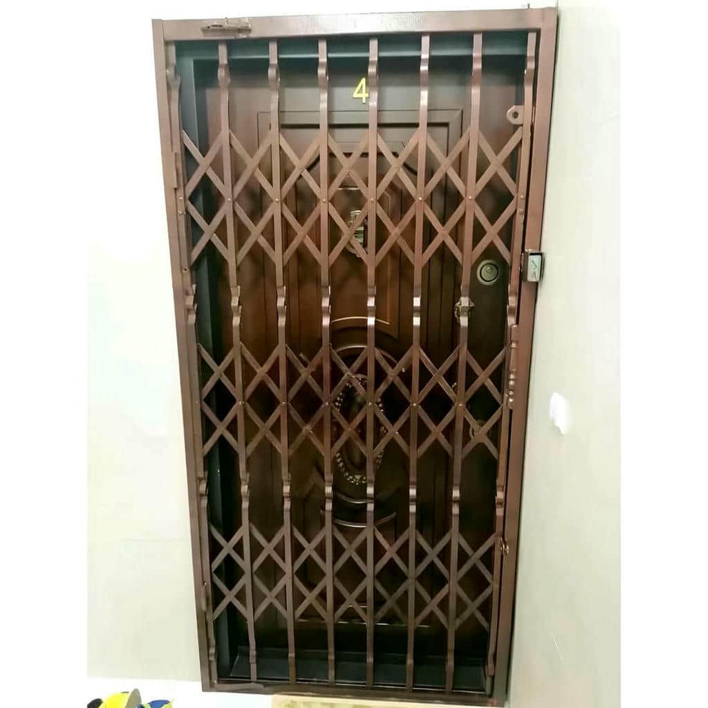 پوشش رنگ خاکستری روی گارد آهنی باران گیر