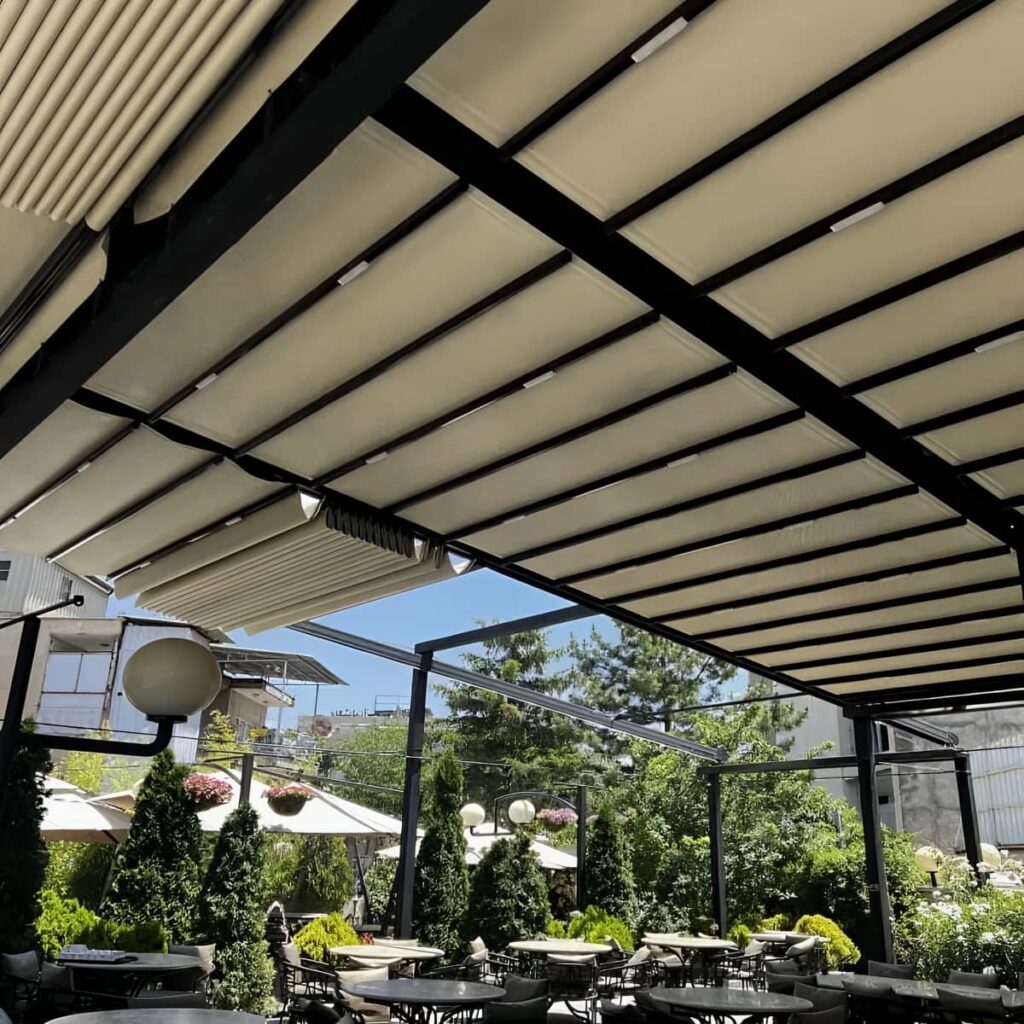 پوشش متحرک کرم کنار سنگ تیره نمای یاسوج