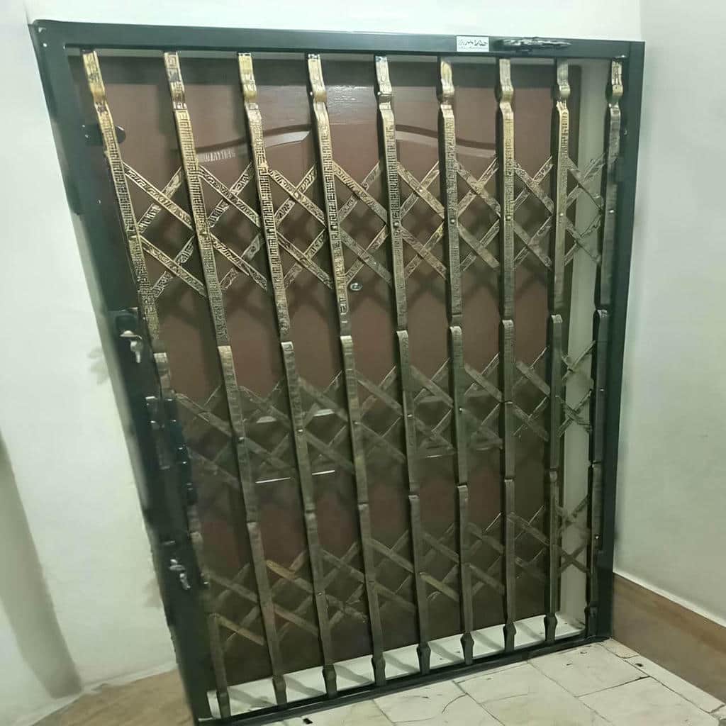 چرخ و ریل فلزی زیر لنگه جمع شونده