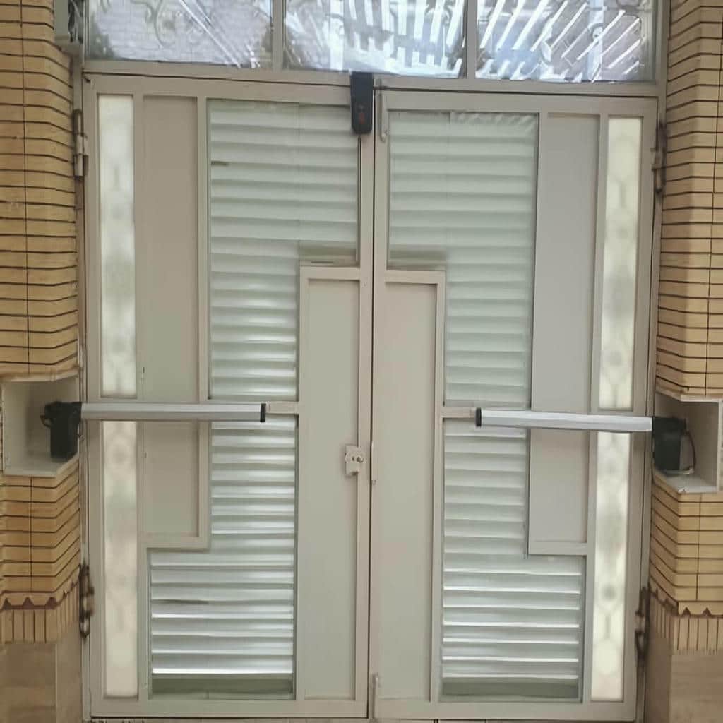 کارشناس اندازه‌گیری دهانه دروازه مسکونی در اراک