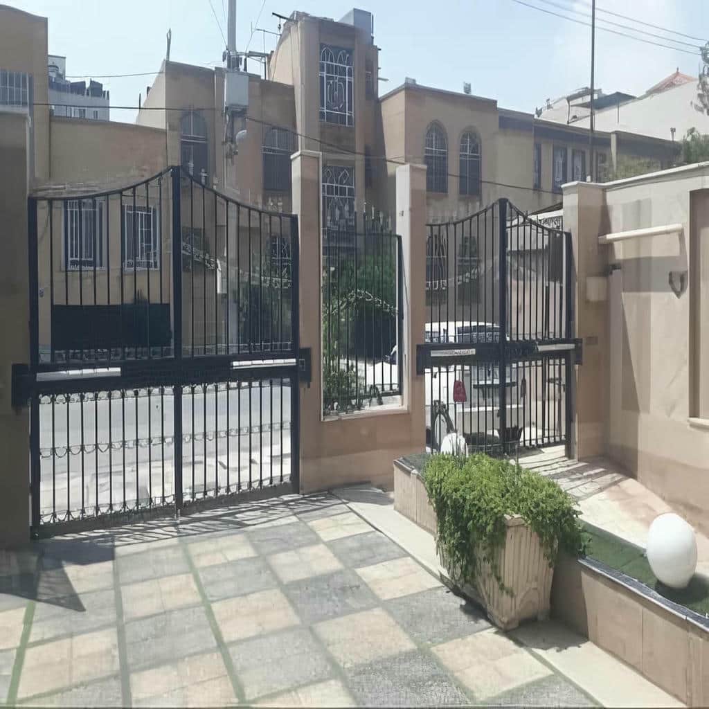 کارشناس بررسی چشمی ایمنی در مسیر خودرو