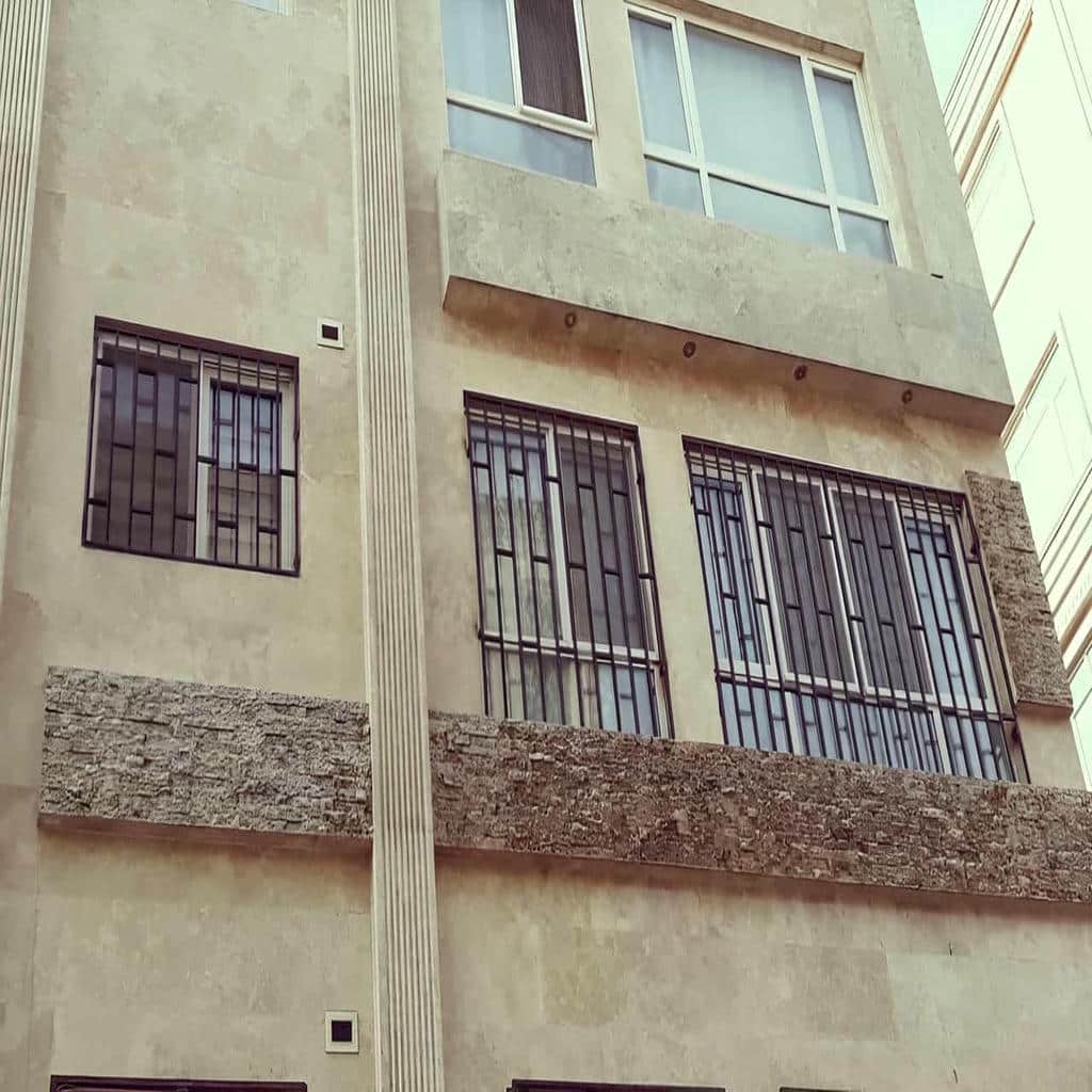 گارد فلزی سفید برای ایمنی پنجره طبقه همکف