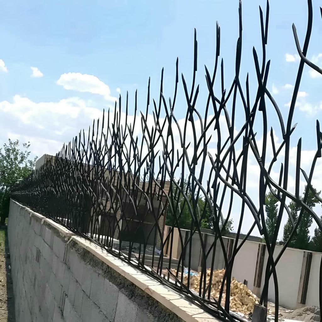 گارد مشکی کلاسیک ورودی پارکینگ در شهرکرد