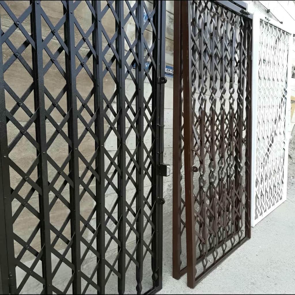 گارد کشویی سفید در پاگرد آفتابی بندرعباس