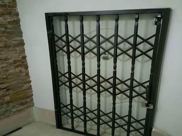 مرکز فروش حفاظ درب آکاردئونی سفارشی برای ورودی‌های لوکس در یاسوج و حومه