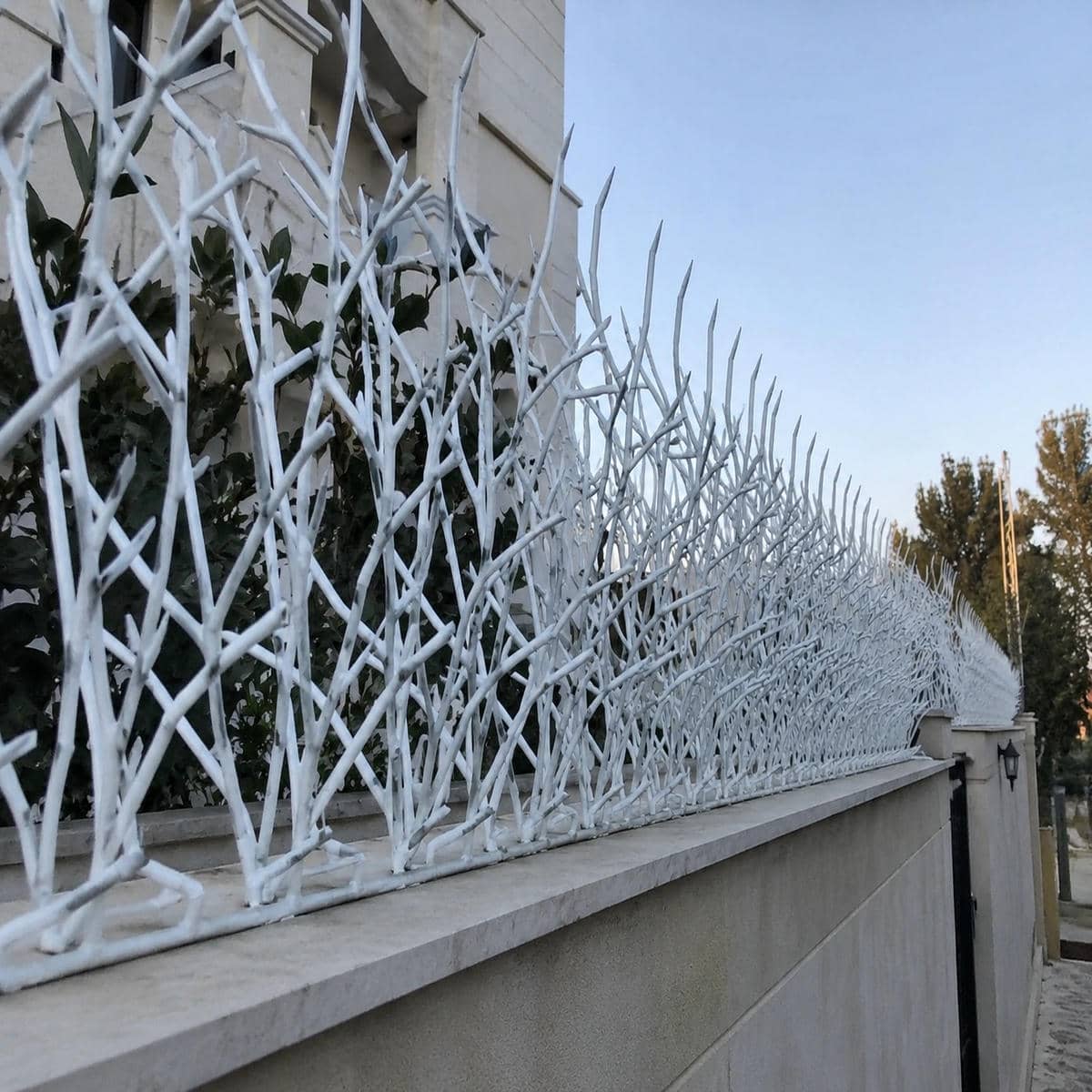 حفاظ دیوار مشکی شاخ گوزنی در استان اردبیل مرکز فروش حفاظ دیوار هماهنگ با نما در استان اردبیل
