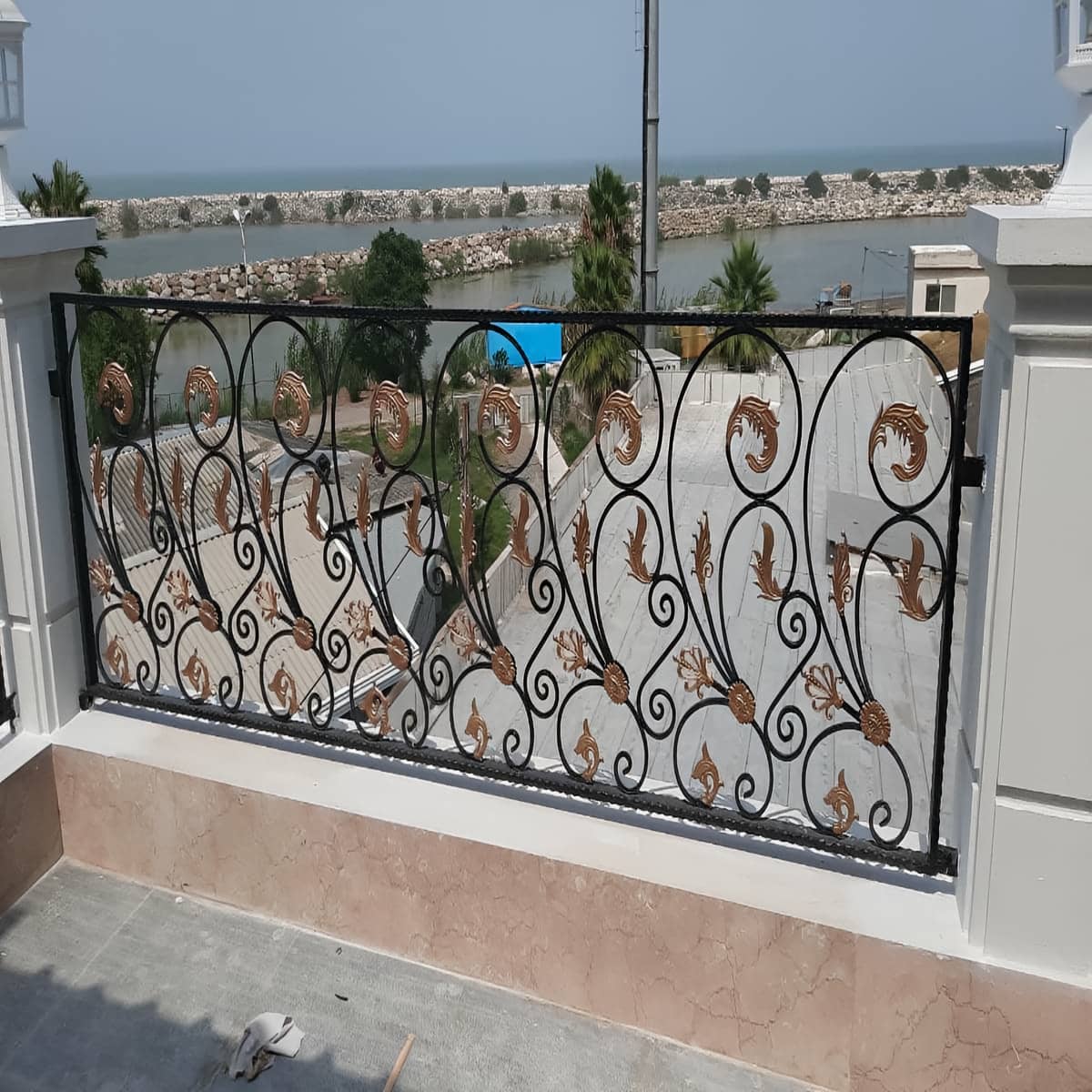 مرکز فروش نرده بالکن با اتصالات مقاوم در قم و حومه