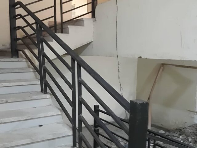نرده راه پله آهنی خاکستری در پروژه نوساز استان ایلام مرکز فروش نرده راه پله ویژه پروژههای نوساز در استان ایلام